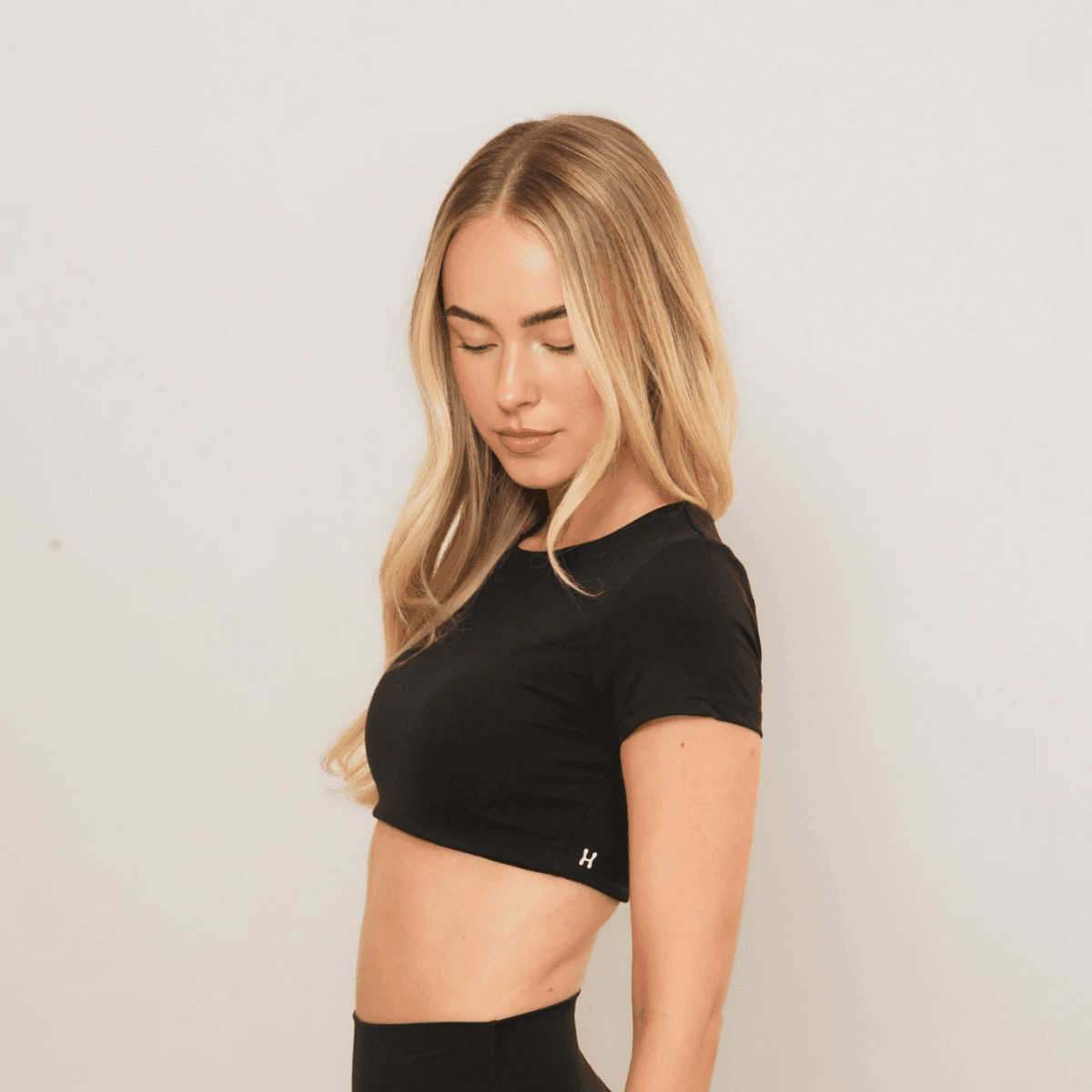 Aura Crop Top – Black – Produktansicht 2
