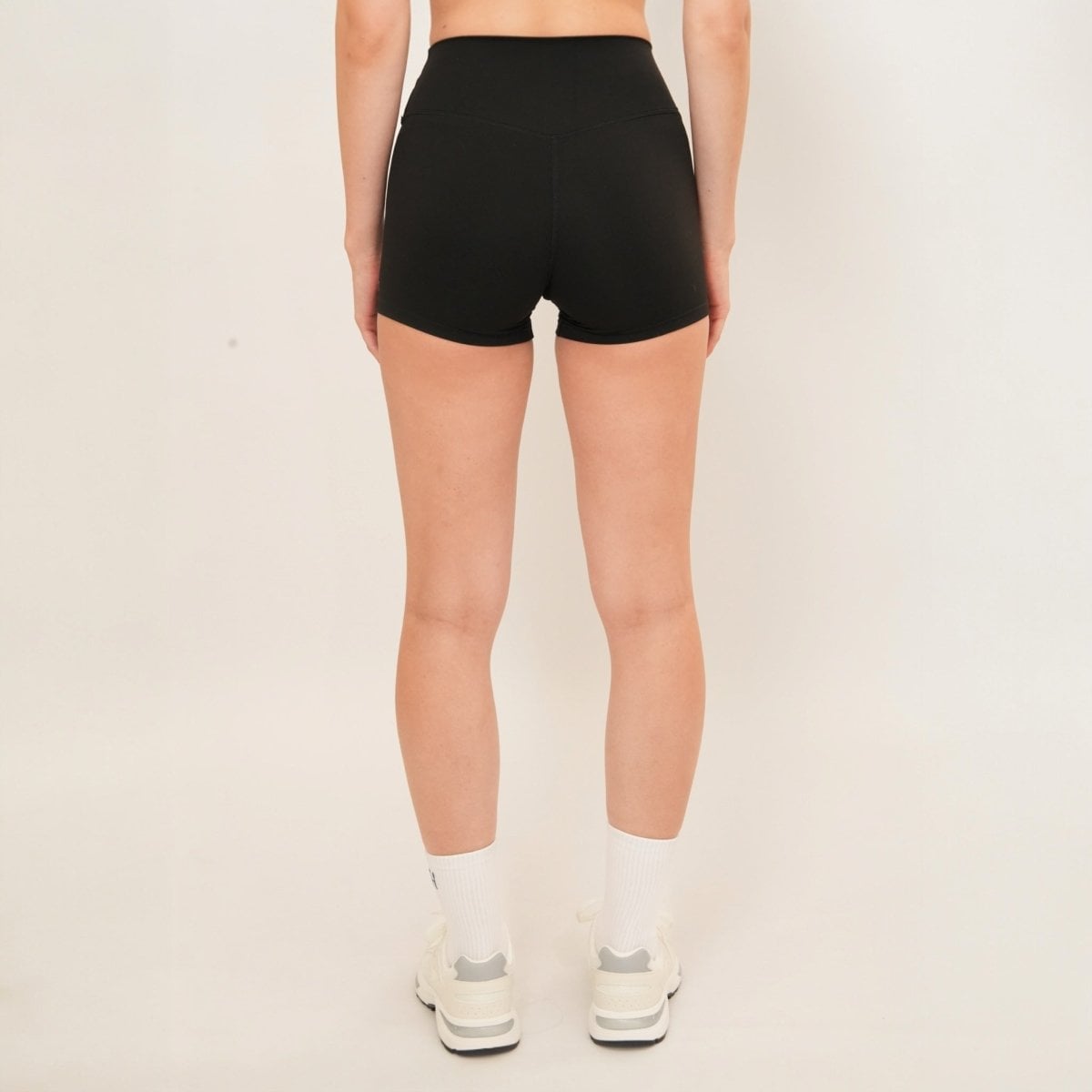 Aura Shorts – Black – Produktansicht 4