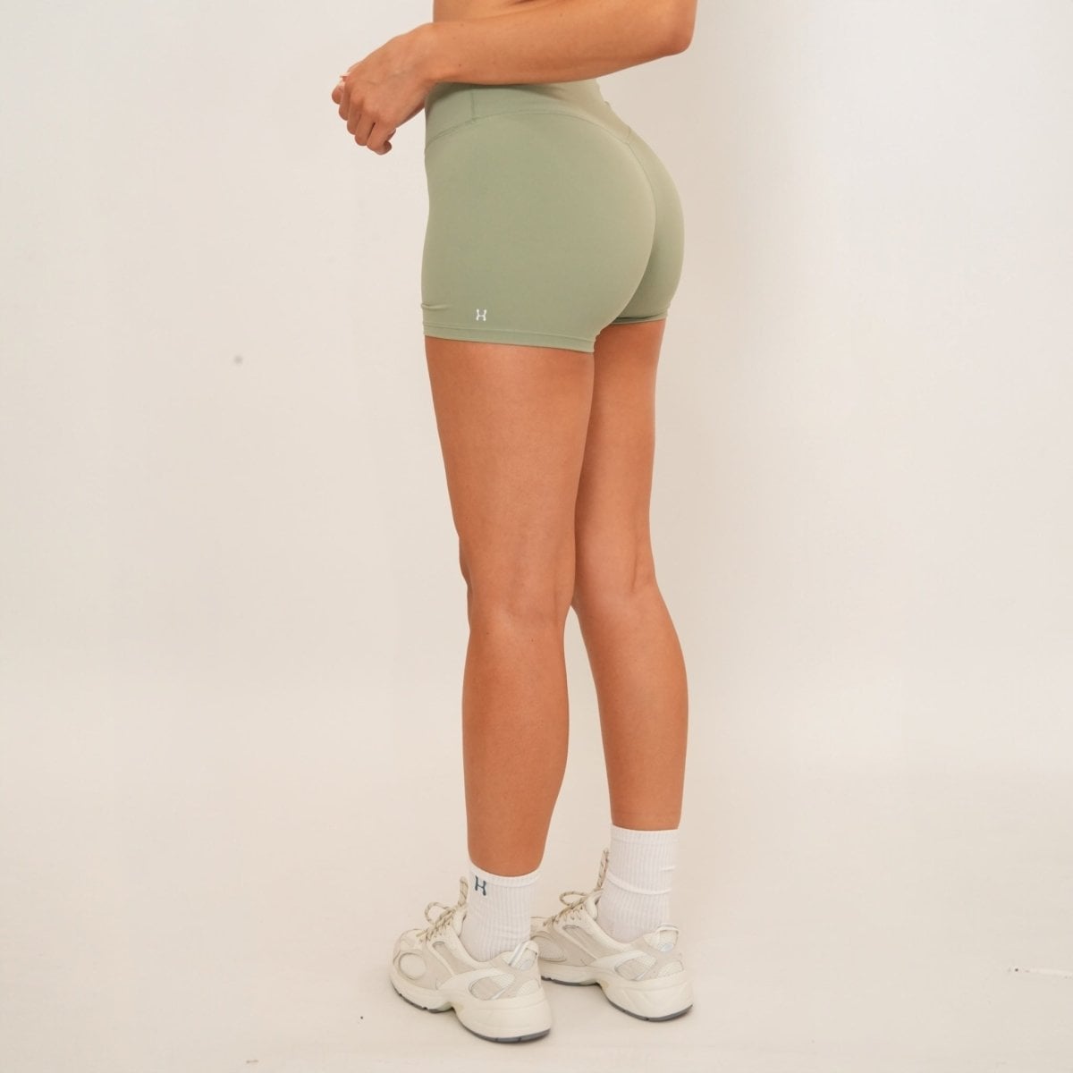 Aura Shorts – Matcha – Produktansicht 1