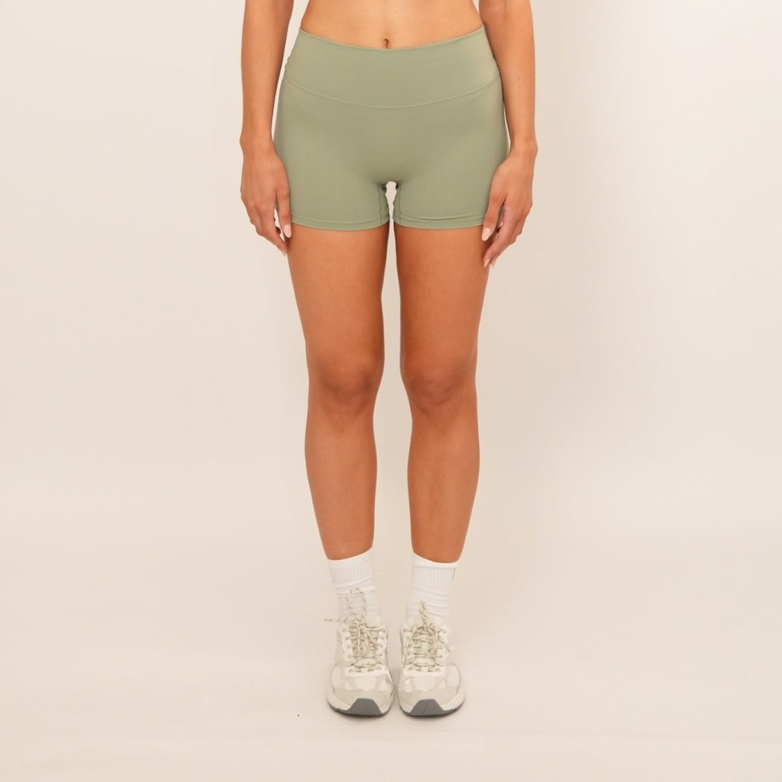 Aura Shorts – Matcha – Produktansicht 2