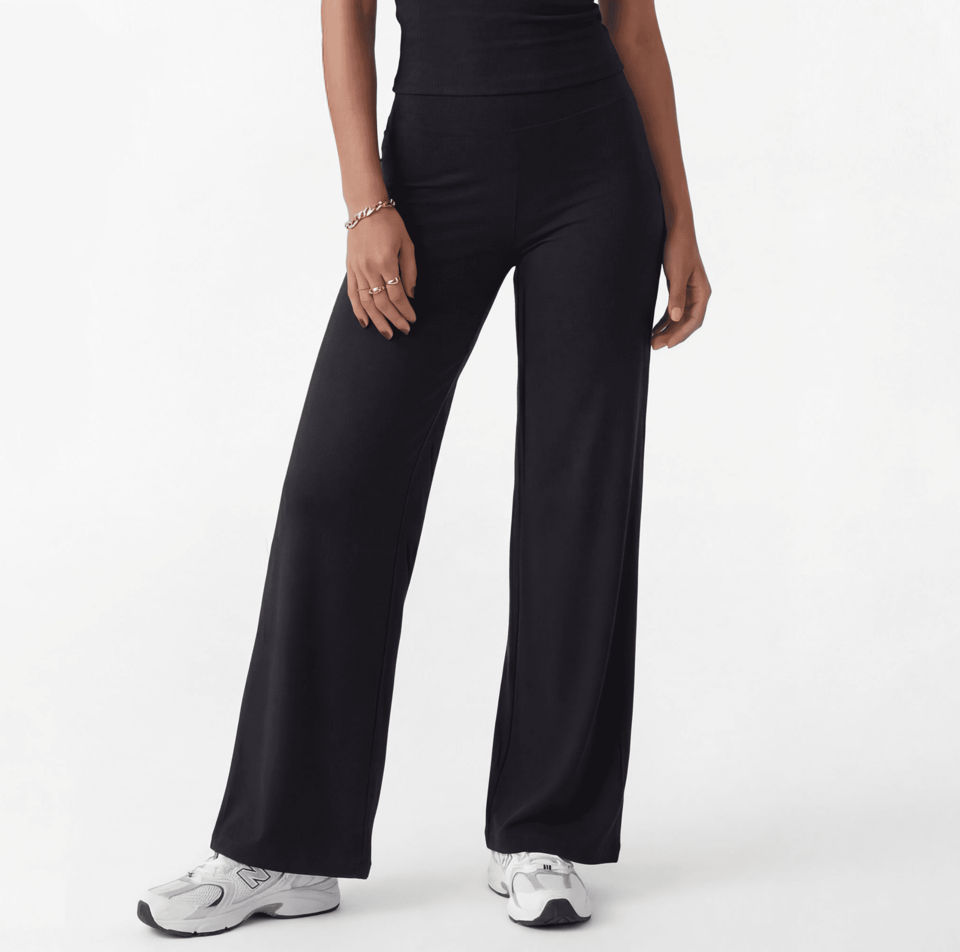 CLOUD° Flared Pants – Black – Produktansicht 1