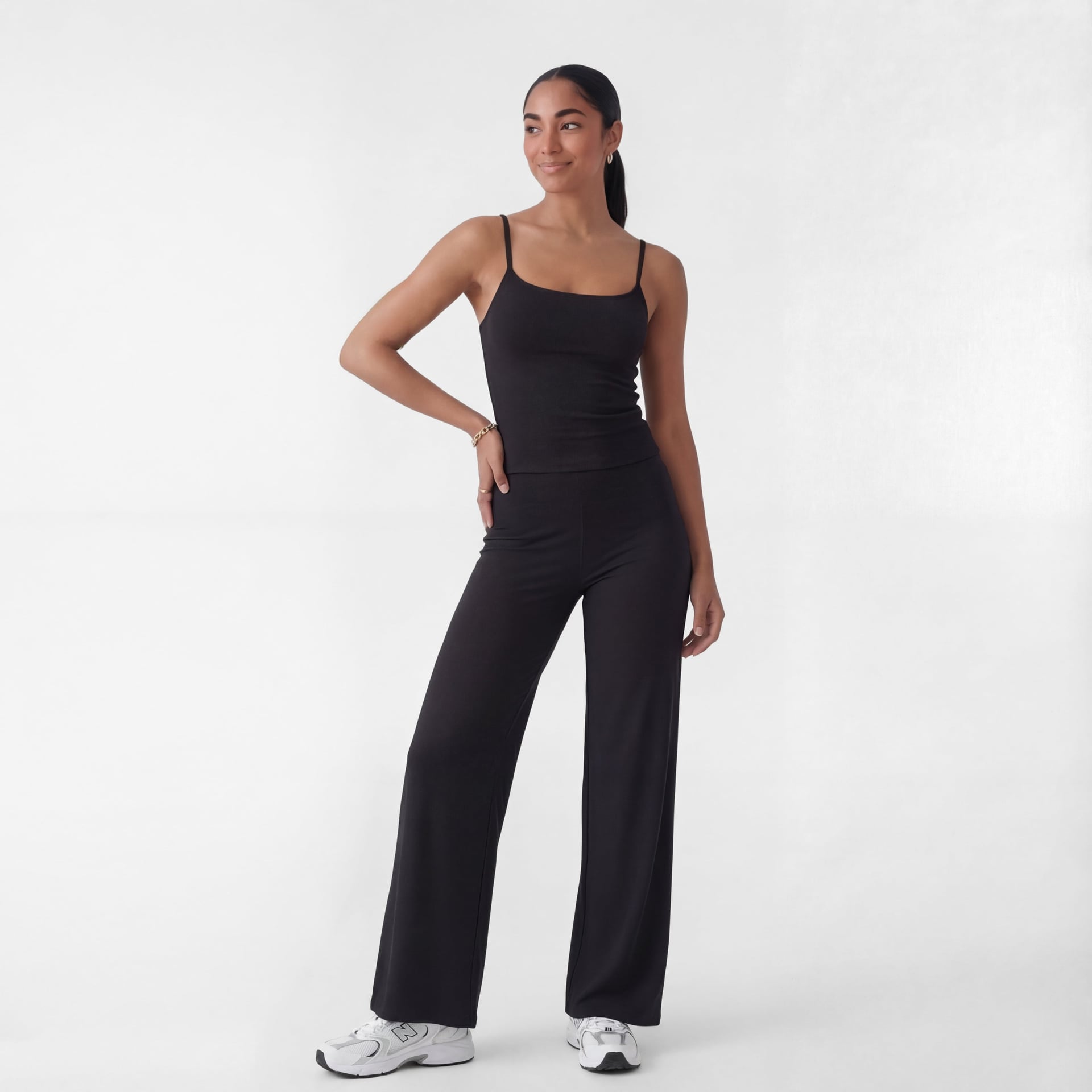 CLOUD° Flared Pants – Black – Produktansicht 3