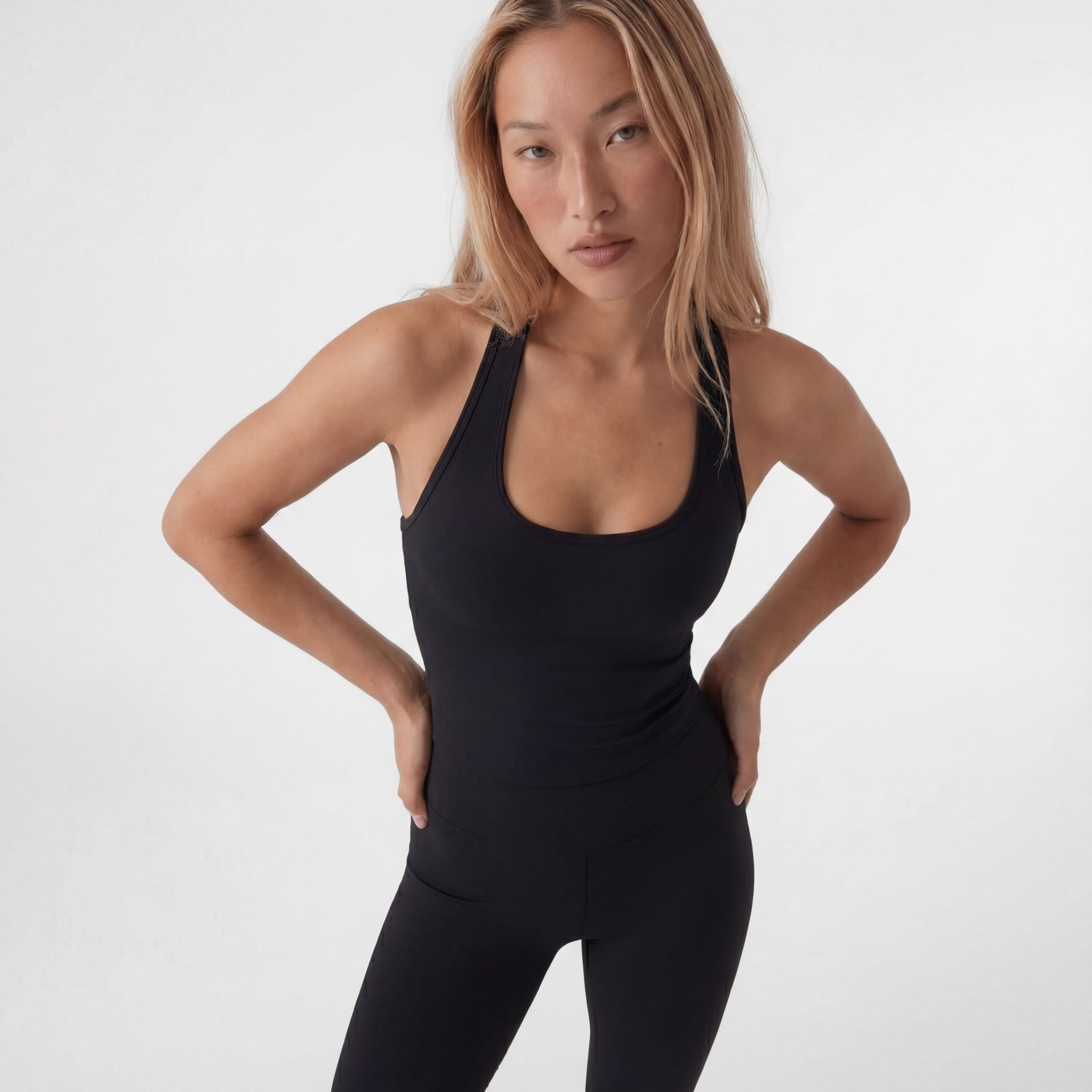 CLOUD° Neckholder Top mit integriertem BH – Black – Produktansicht 1