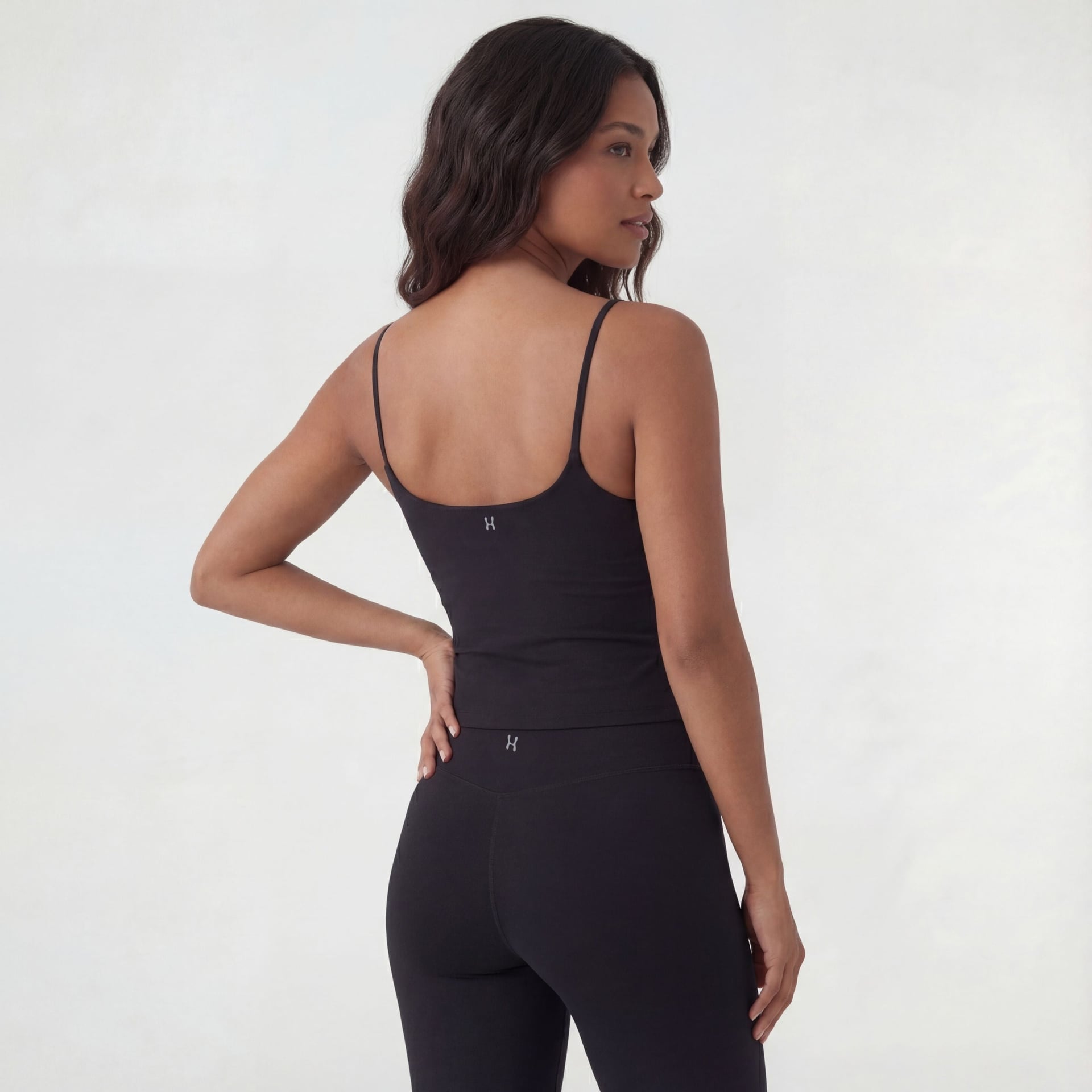 CLOUD° Tank Top mit integriertem BH – Black – Produktansicht 4